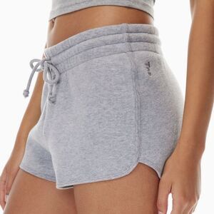 Aritzia TNA Cozy Boyfriend Dolphin 2” Short - size M